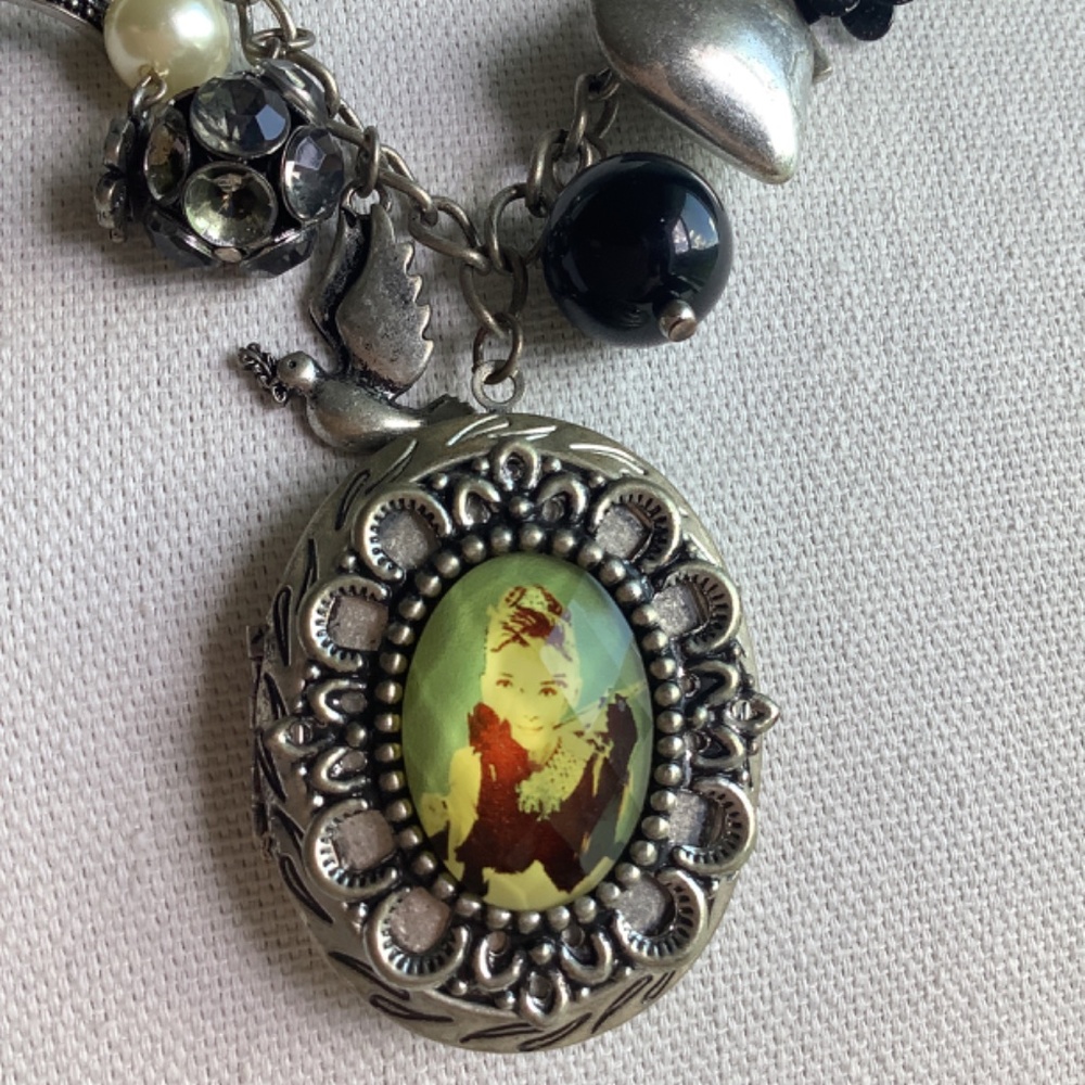 Audrey Hepburn Necklace View 5